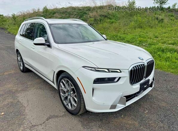 5UX23EM05P9R82524 2023 BMW X7 White Widok z przodu