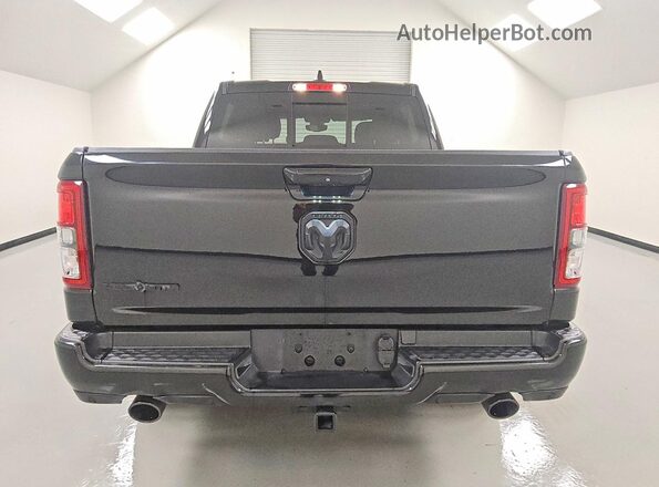 1C6RREFTXRN113098 2024 RAM 1500 Черный Вид салона спереди