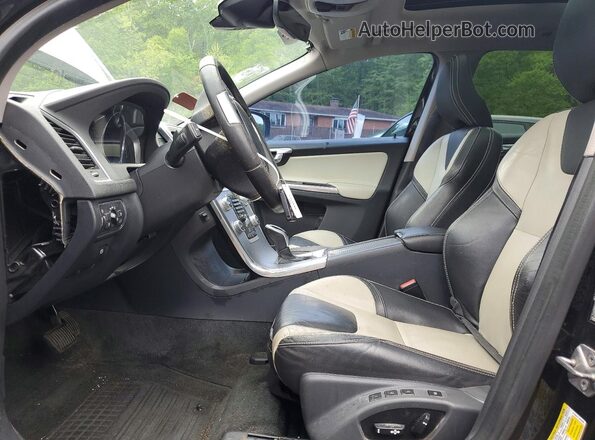 YV440MDRXH2035739 2017 VOLVO XC60 Черный Вид панели приборов