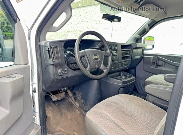 1GAZGPFG1H1341194 2017 CHEVROLET EXPRESS White უკანა სავარძლების ხედი