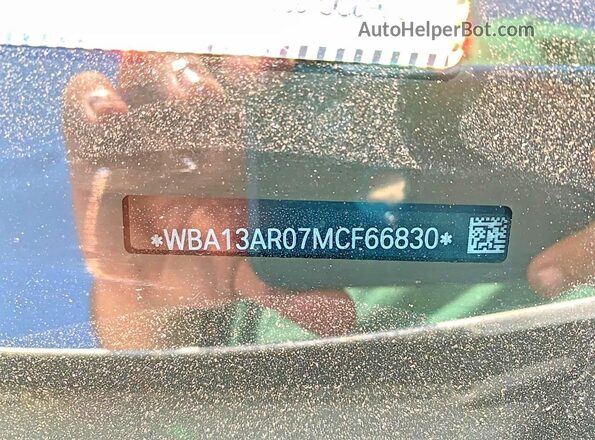 WBA13AR07MCF66830 2021 BMW M4 White Widok wnętrza z tyłu