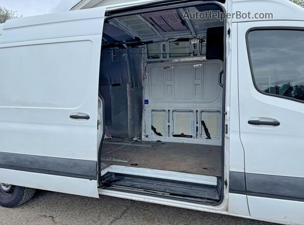W1Y40CHY6MT061771 2021 MERCEDES-BENZ SPRINTER Белый Вид задней части салона
