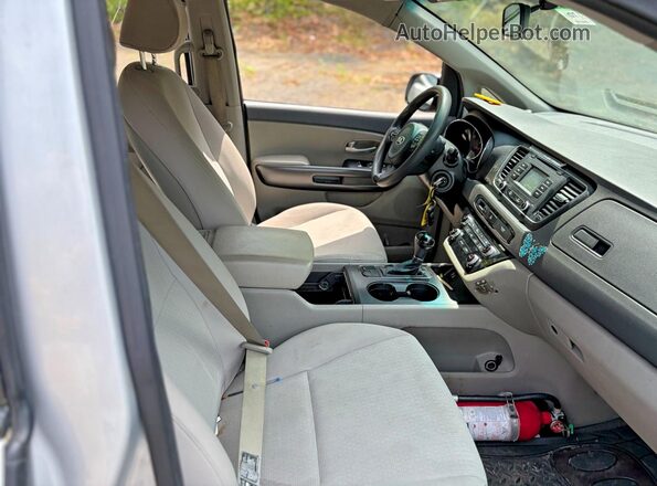 KNDMA5C15G6104796 2016 KIA SEDONA Silver Widok tylnych siedzeń