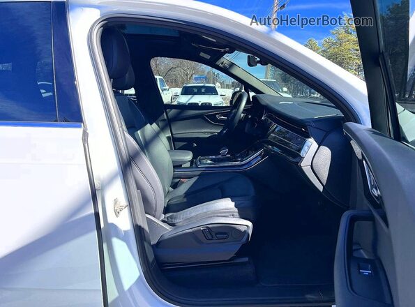 WA1ACBF70PD010097 2023 AUDI Q7 White Widok z tyłu