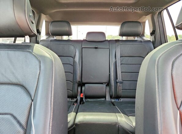 3VV4B7AX5NM119426 2022 VOLKSWAGEN TIGUAN Gray Vista interior trasera