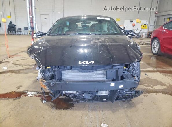 3KPFW4DE1SE132278 2025 KIA K4 Черный Вид спереди
