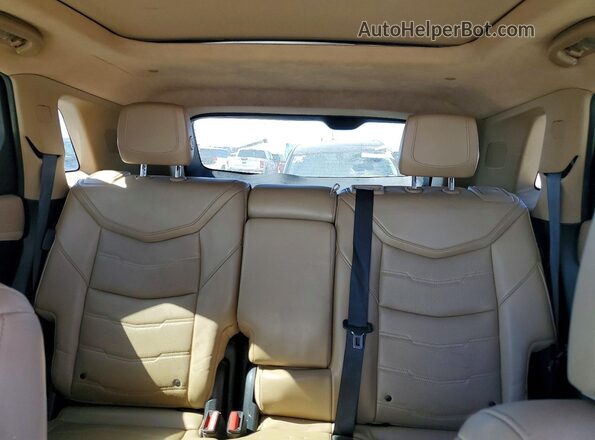 1GYKNFRS3HZ190413 2017 CADILLAC XT5 Белый Вид задней части салона
