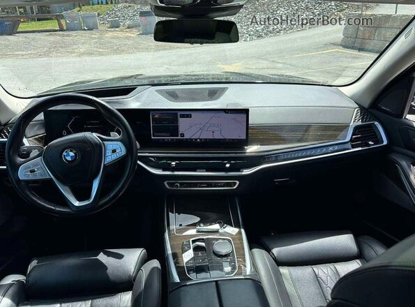 5UX23EM04S9Y27987 2025 BMW X7 Черный Вид салона спереди