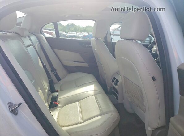 SAJAK4BN9HA971696 2017 JAGUAR XF White Սալոնի հետևի տեսք