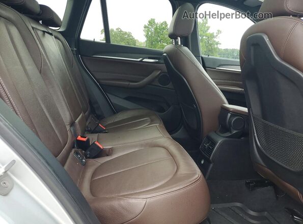 WBXHT3Z30G4A50978 2016 BMW X1 Silver Вид підкапотного простору