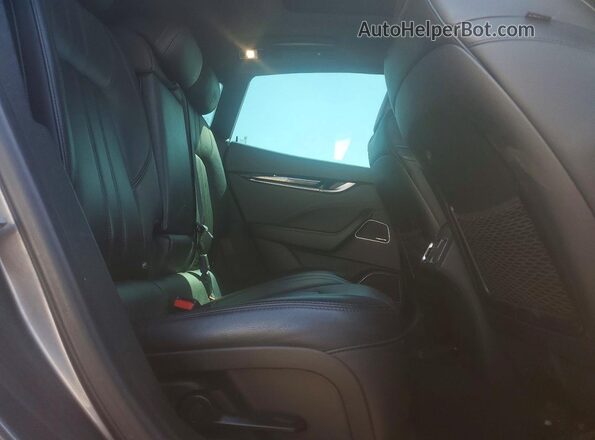 ZN661XUS9HX243254 2017 MASERATI LEVANTE Gray Engine compartment view