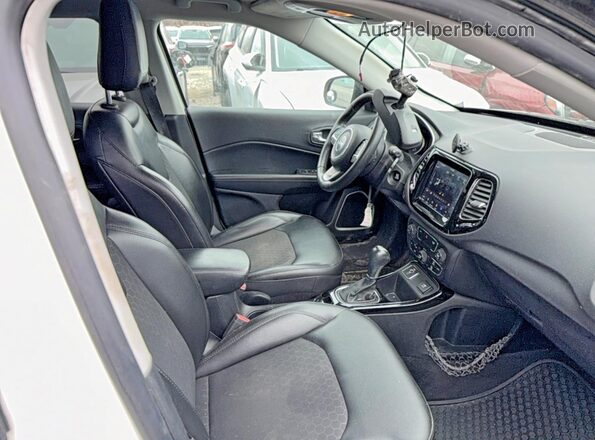 3C4NJCBB0JT318823 2018 JEEP COMPASS Белый Вид сзади