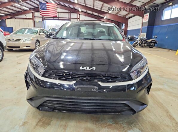 3KPF24AD1PE538382 2023 KIA FORTE Черный Вид спереди
