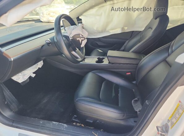 5YJ3E1EA4JF035441 2018 TESLA MODEL White Widok deski rozdzielczej