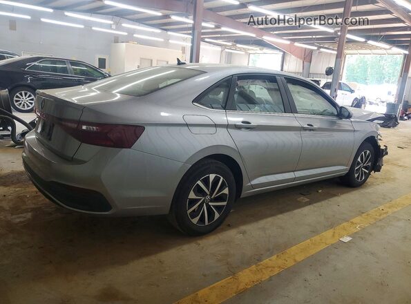 3VW5X7BU3SM022825 2025 VOLKSWAGEN JETTA Серый Передняя правая четверть