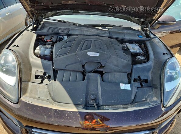 WP1AA2AYXKDA04052 2019 PORSCHE CAYENNE Burgundy Engine compartment view