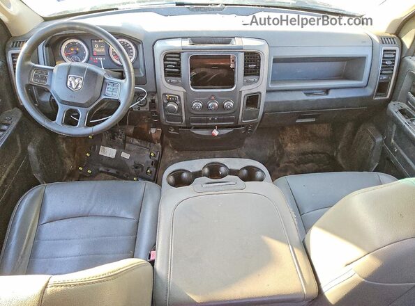 1C6RR6FT0JS304069 2018 RAM 1500 Черный Вид щитка приборов
