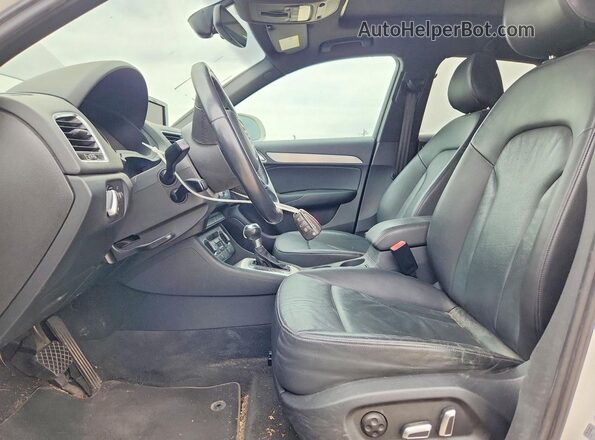 WA1HCCFS5JR032020 2018 AUDI Q3 Белый Вид панели приборов