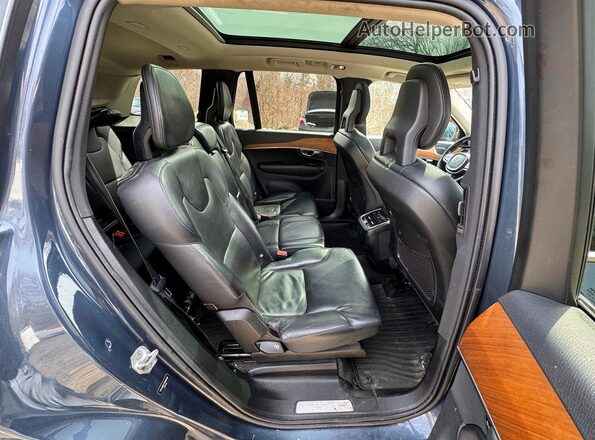 YV4A22PK7N1808426 2022 VOLVO XC90 Синий Вид салона спереди
