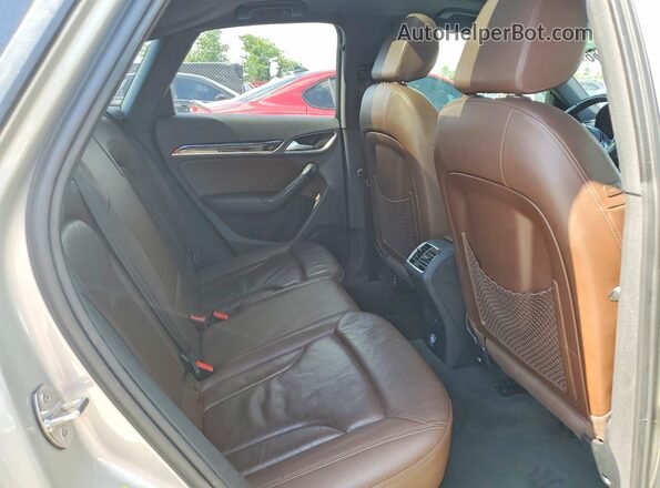 WA1BFCFS9GR017395 2016 AUDI Q3 Silver Widok wnętrza z tyłu