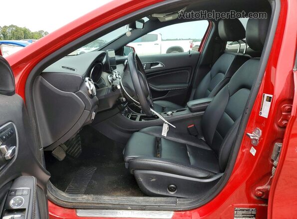 W1NTG4EBXLU040022 2020 MERCEDES-BENZ GLA Красный Вид панели приборов