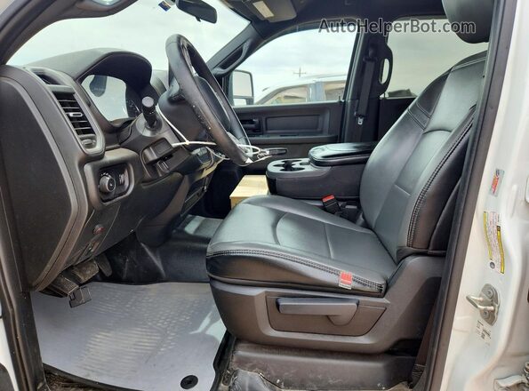 3C63RRGL7RG109921 2024 RAM 3500 Белый Вид панели приборов