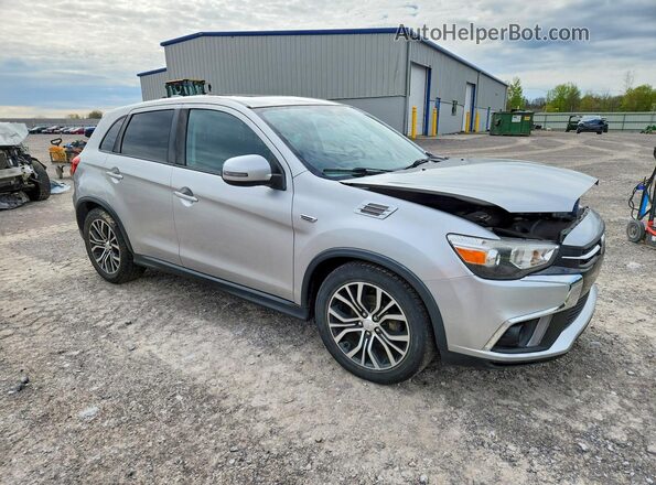 JA4AR3AW8JZ005436 2018 MITSUBISHI OUTLANDER Серебряный Вид спереди