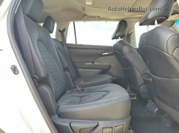 5TDKDRBH5RS547361 2024 TOYOTA HIGHLANDER White Vista interior trasera