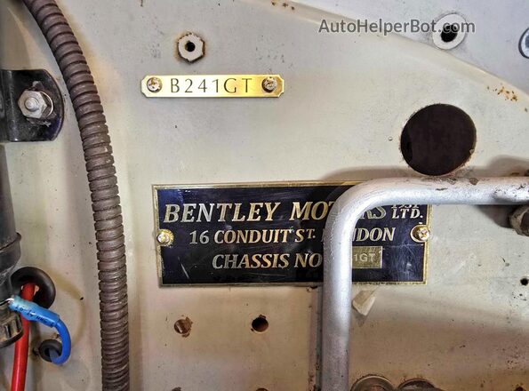 B241GT 1950 BENTLEY MARK Green Rear seats view