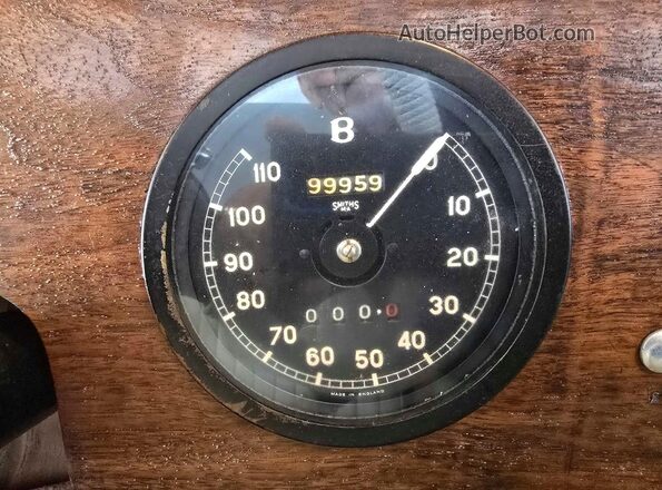 B241GT 1950 BENTLEY MARK Green Dashboard view