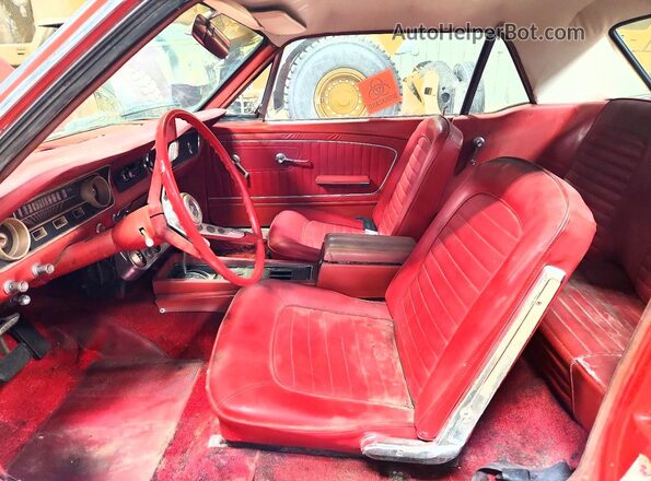 F07F204222 1965 FORD MUSTANG Red Widok wnętrza z przodu