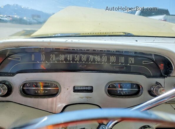 F58L171500 1958 CHEVROLET OTHER Yellow Instrument cluster view