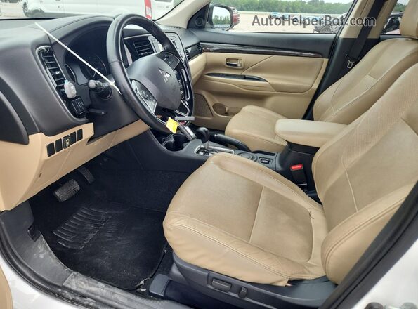 JA4AD3A30GZ025600 2016 MITSUBISHI OUTLANDER Белый Вид салона спереди