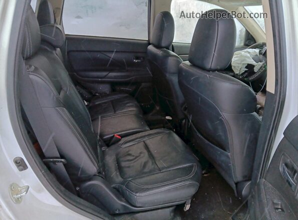 JA4AD3A31LZ025471 2020 MITSUBISHI OUTLANDER White უკანა სავარძლების ხედი