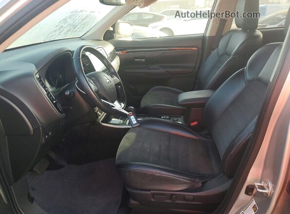 JA4AD3A39LZ043863 2020 MITSUBISHI OUTLANDER Серебряный Вид салона спереди
