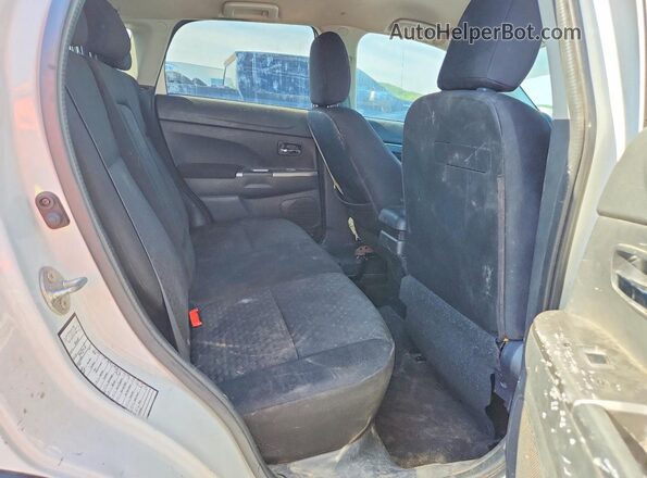 JA4AP3AU2JZ017893 2018 MITSUBISHI OUTLANDER White Vista de los asientos traseros