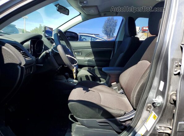JA4AP3AU4JU005306 2018 MITSUBISHI OUTLANDER Серебряный Вид салона спереди