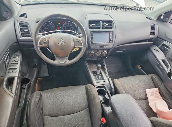 JA4AP3AU5LU002479 2020 MITSUBISHI OUTLANDER Серебряный Вид панели приборов