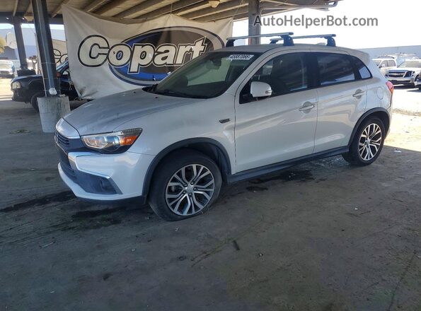JA4AP3AW2HZ026590 2017 MITSUBISHI OUTLANDER Белый Передняя левая четверть