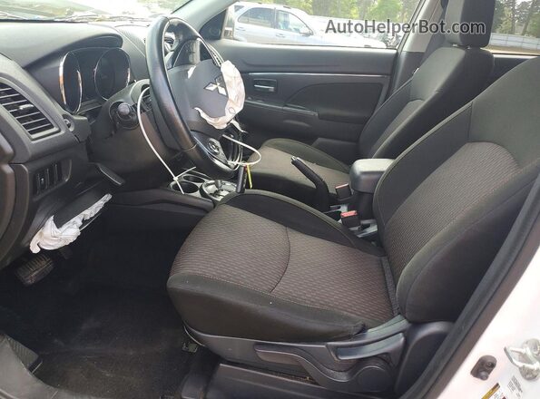 JA4AP3AW5HZ056117 2017 MITSUBISHI OUTLANDER Белый Вид салона спереди
