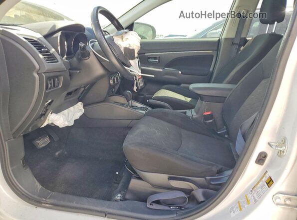 JA4AP4AU2LU001781 2020 MITSUBISHI OUTLANDER Белый Вид салона спереди