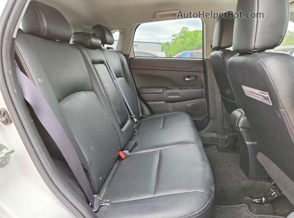 JA4AP4AW3GZ041653 2016 MITSUBISHI OUTLANDER White Vista interior trasera
