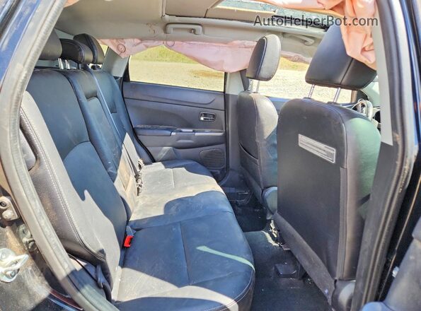JA4AP4AW3JU024663 2018 MITSUBISHI OUTLANDER Черный Вид задней части салона