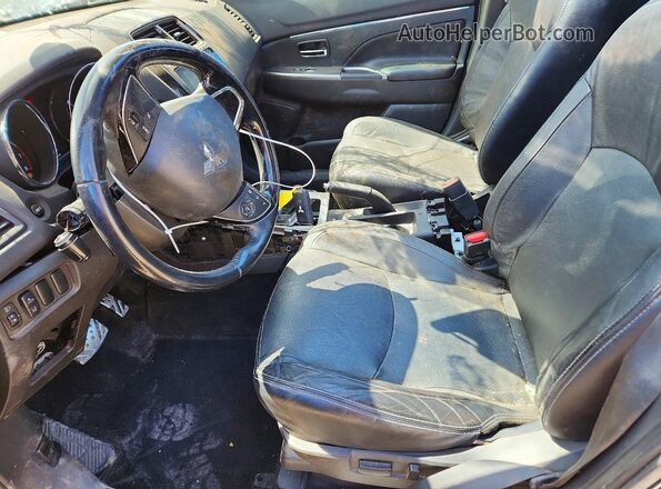 JA4AP4AW3JU024663 2018 MITSUBISHI OUTLANDER Черный Вид салона спереди