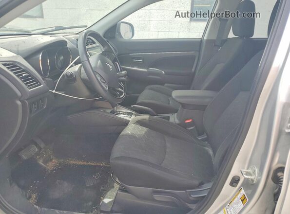 JA4AR3AU0LU030281 2020 MITSUBISHI OUTLANDER Серебряный Вид салона спереди