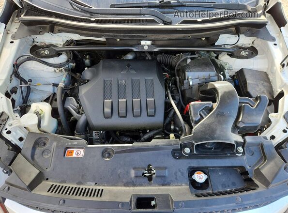 JA4AS3AA9LZ001570 2020 MITSUBISHI ECLIPSE White Widok wnętrza z tyłu