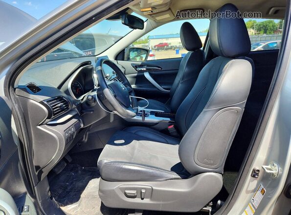 JA4ATWAA3PZ020877 2023 MITSUBISHI ECLIPSE Серебряный Вид салона спереди