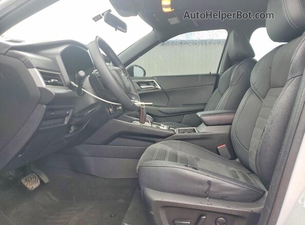 JA4J3UA89PZ040682 2023 MITSUBISHI OUTLANDER Белый Вид салона спереди