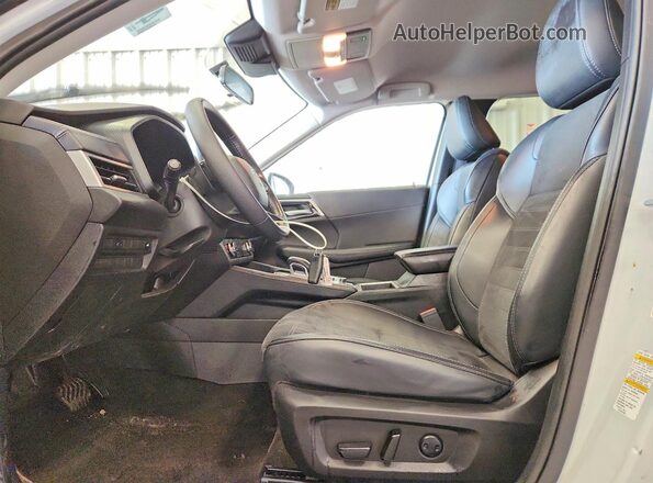 JA4J4VA83RZ080892 2024 MITSUBISHI OUTLANDER Белый Вид салона спереди