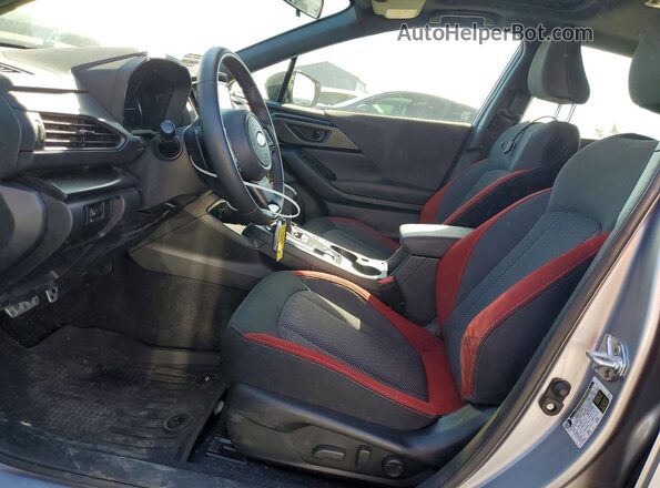 JF1GUHJC4R8276289 2024 SUBARU IMPREZA Серебряный Вид салона спереди